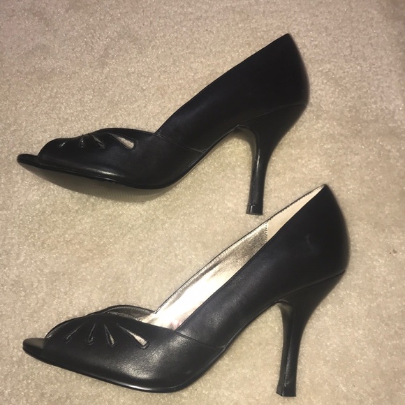 Steve Madden "Like New" Peep Toe Heel - Picture 6 of 8